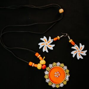 eirene – wooden necklace