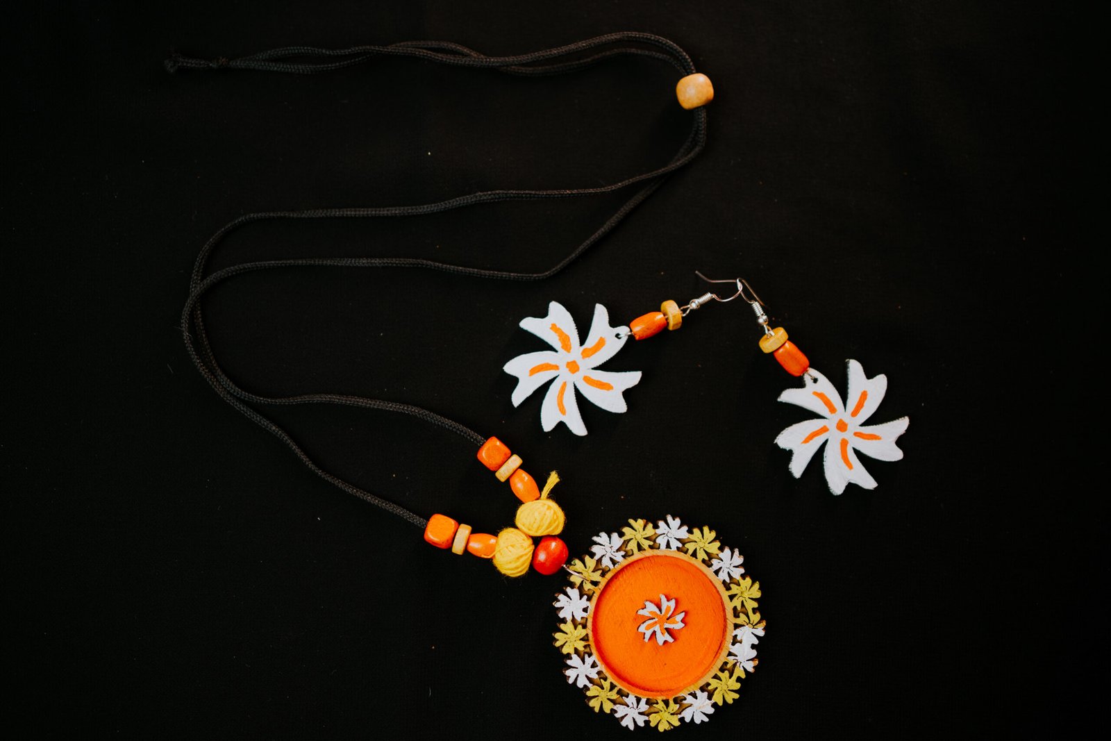 eirene – wooden necklace eirene – wooden necklace