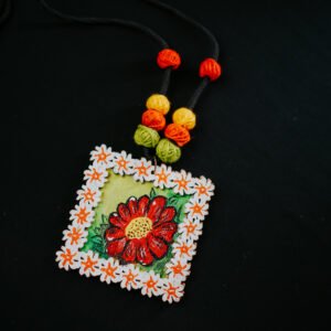 ione – wooden necklace