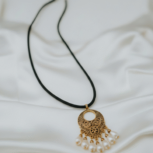 mika – pearl drop necklace